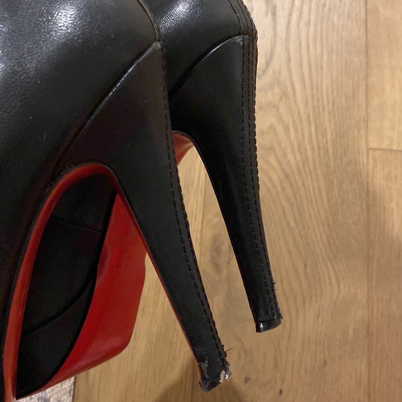 Red bottom black heels - Picture 6 of 7